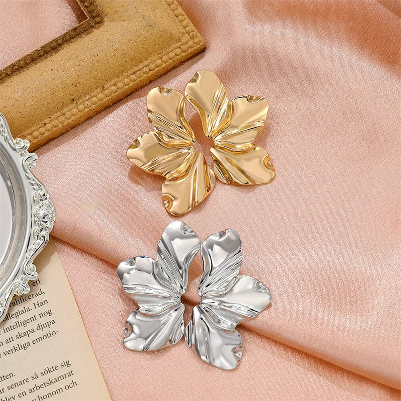 Boucle d'oreille demi-fleur