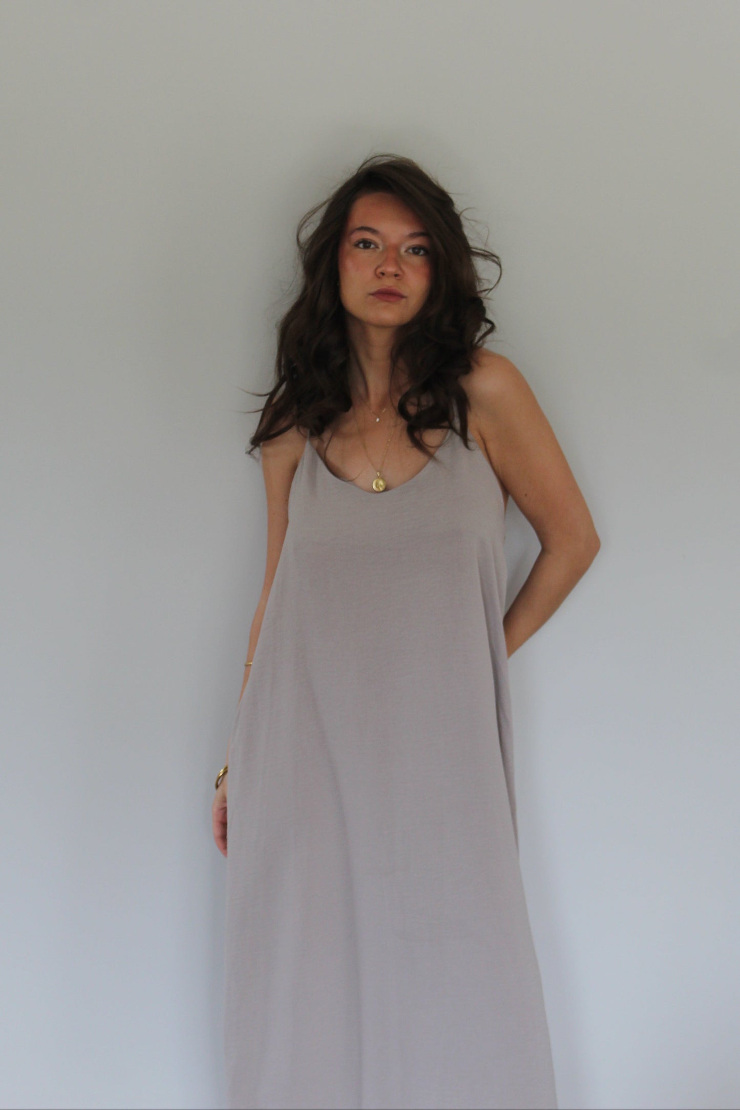 Robe taupe Lona